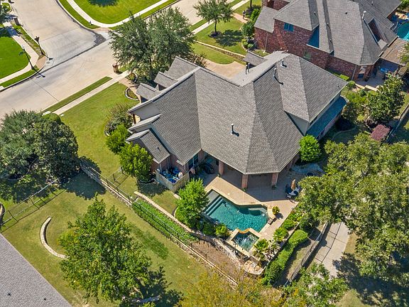 5th image of 1907 Zavala Rd
