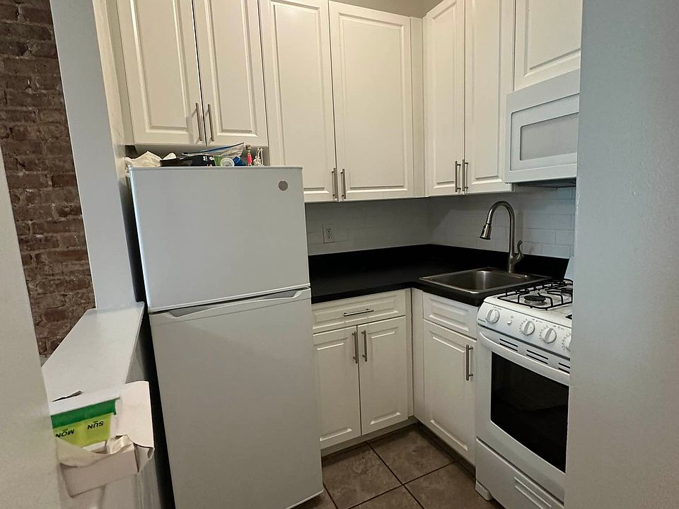 2nd image of 211 E 89th St APT A12