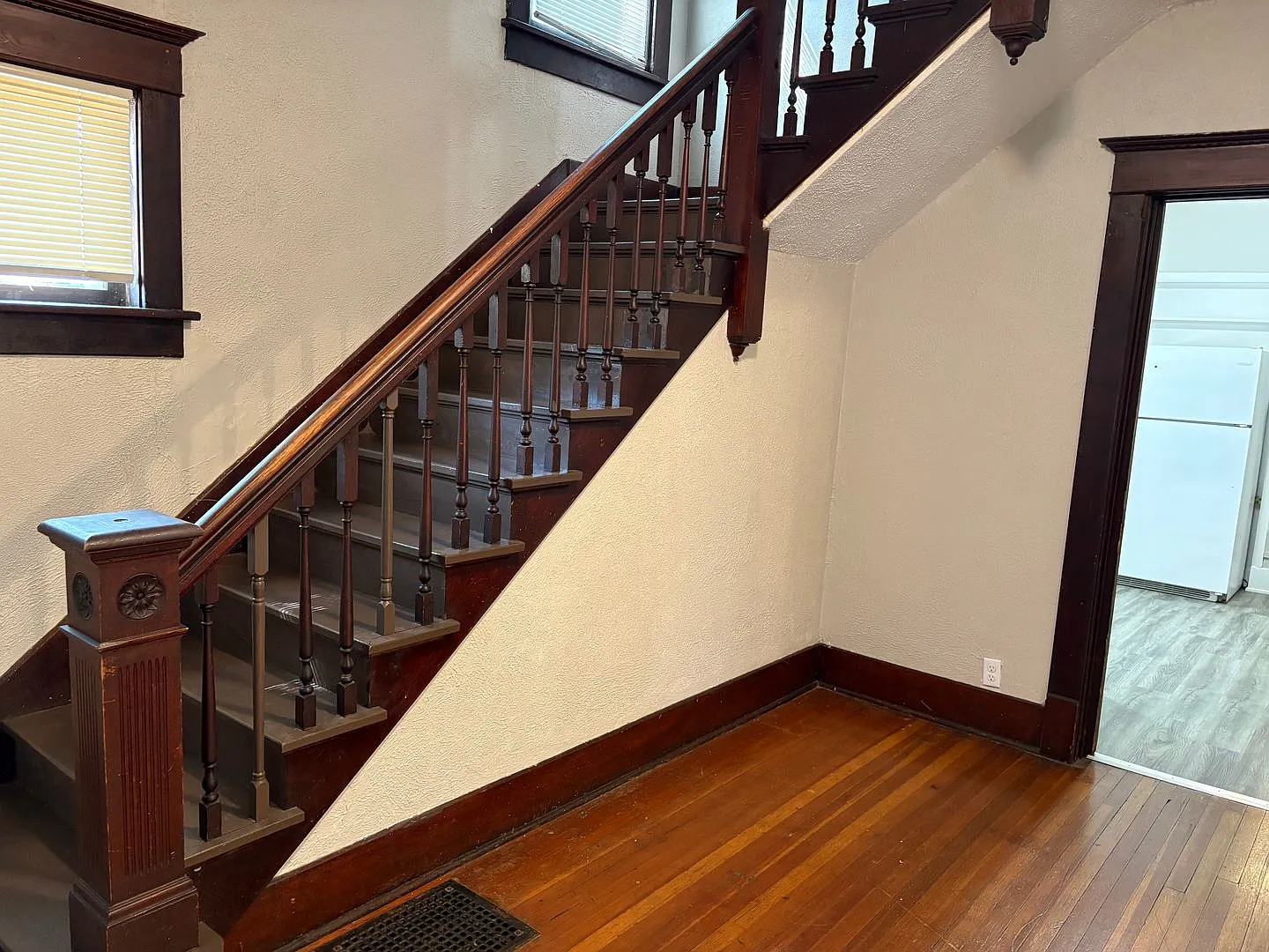Three Bedroom 1 1/2 Bath Close to East Campus — Photo 3