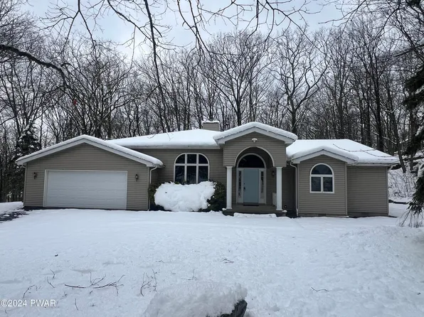 102 Canterbrook Dr, Hawley, PA 18428
