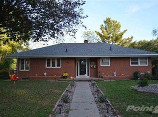1266 Blackhawk Dr, Dubuque, IA 52003