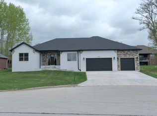 855 E Meadow Garden Ct, Nixa, MO 65714