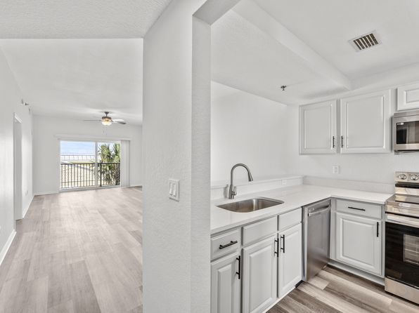 100 Browning Ave APT 105