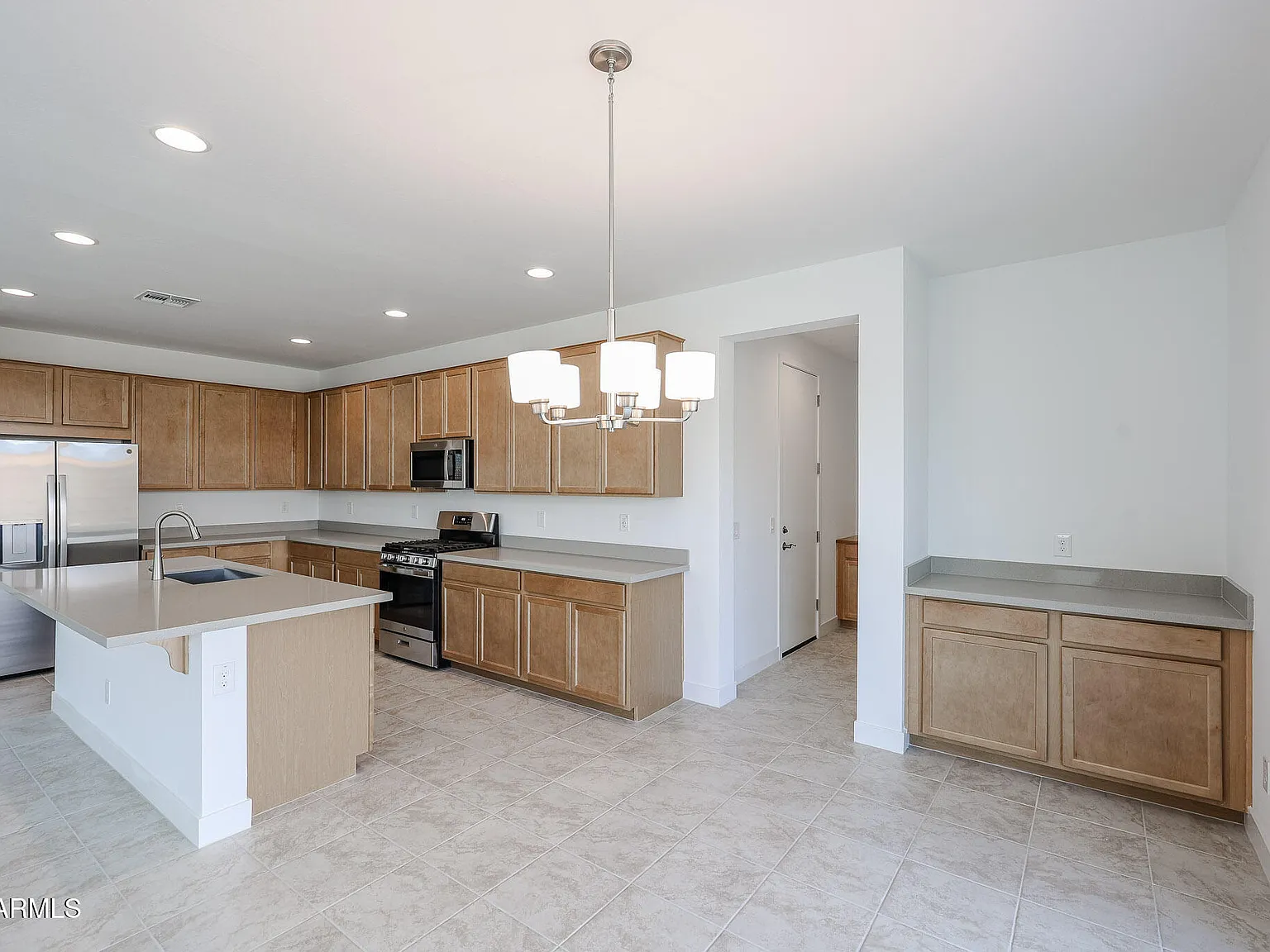 5 bed, 3.0 bath, 1949 sqft, $2,550 — Photo 3