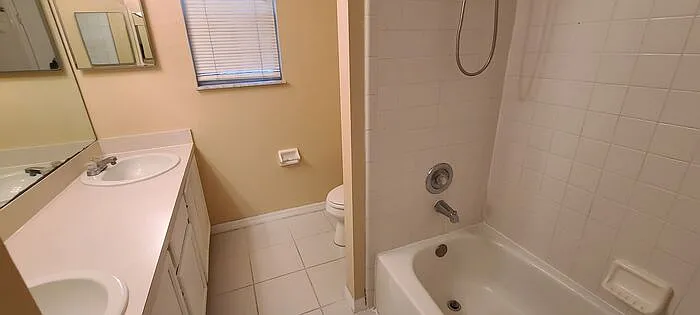 2411 Berkshire Ct — Photo 20