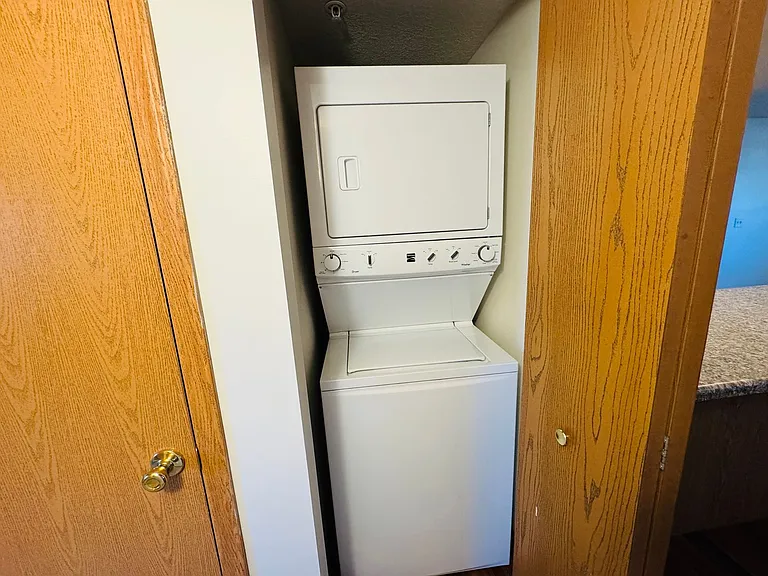 Lakeland Villa Apartments — Photo 18