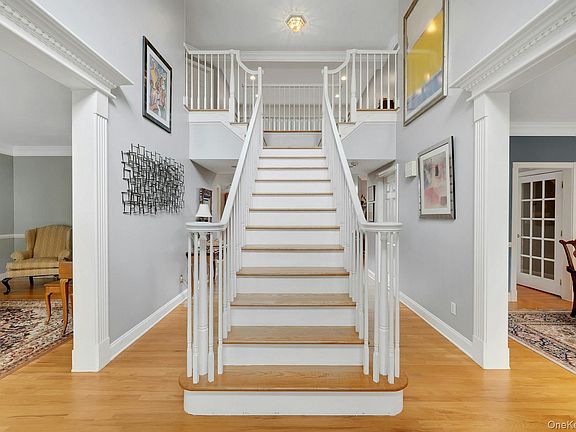3rd image of 34 Eagle Court