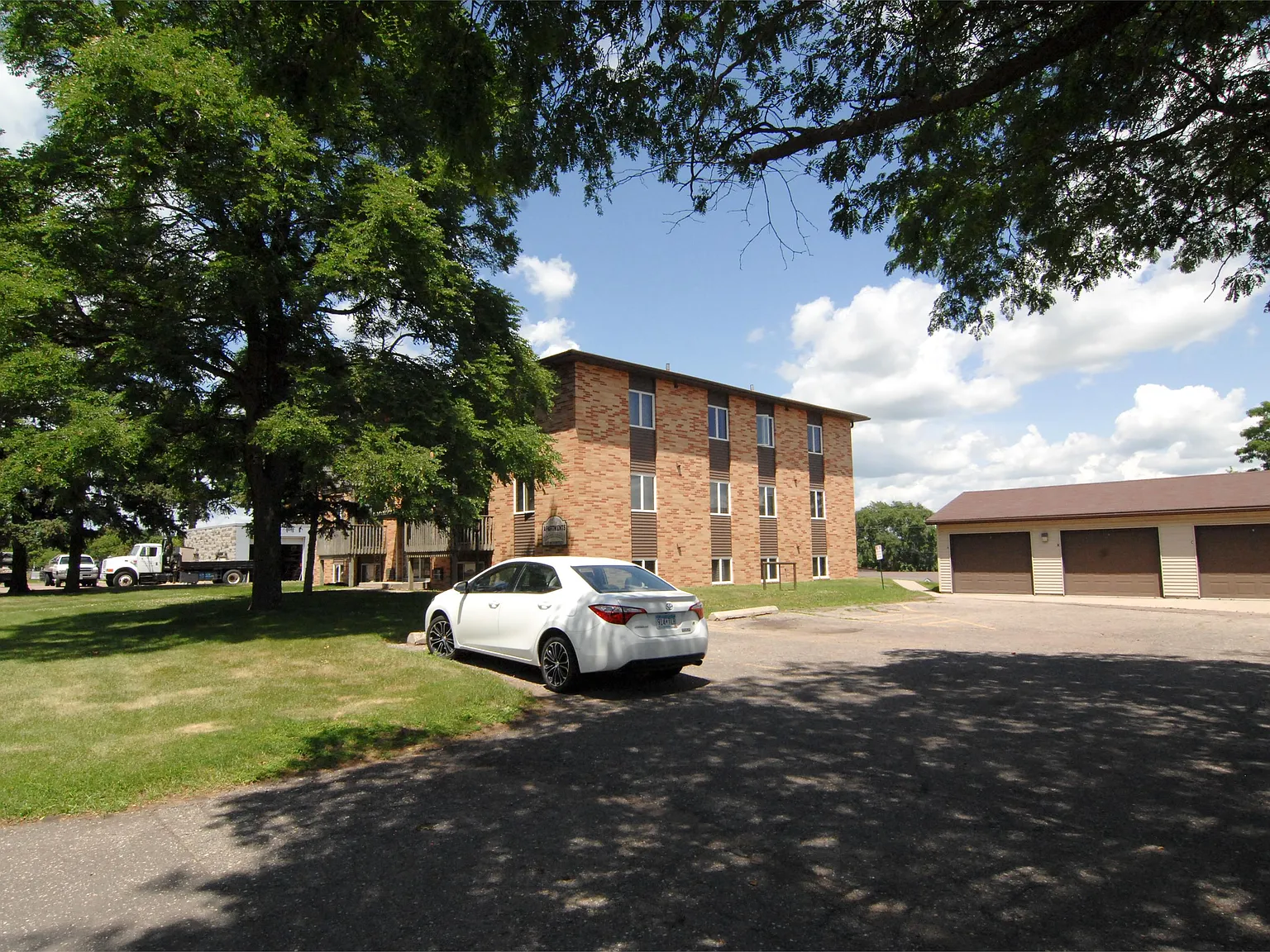 1910 N Jefferson - 5 — Photo 2