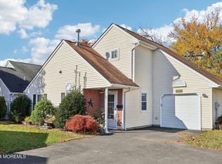27 Farnworth Close #1000, Freehold, NJ 07728