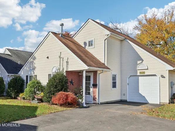 27 Farnworth Close #1000, Freehold, NJ 07728