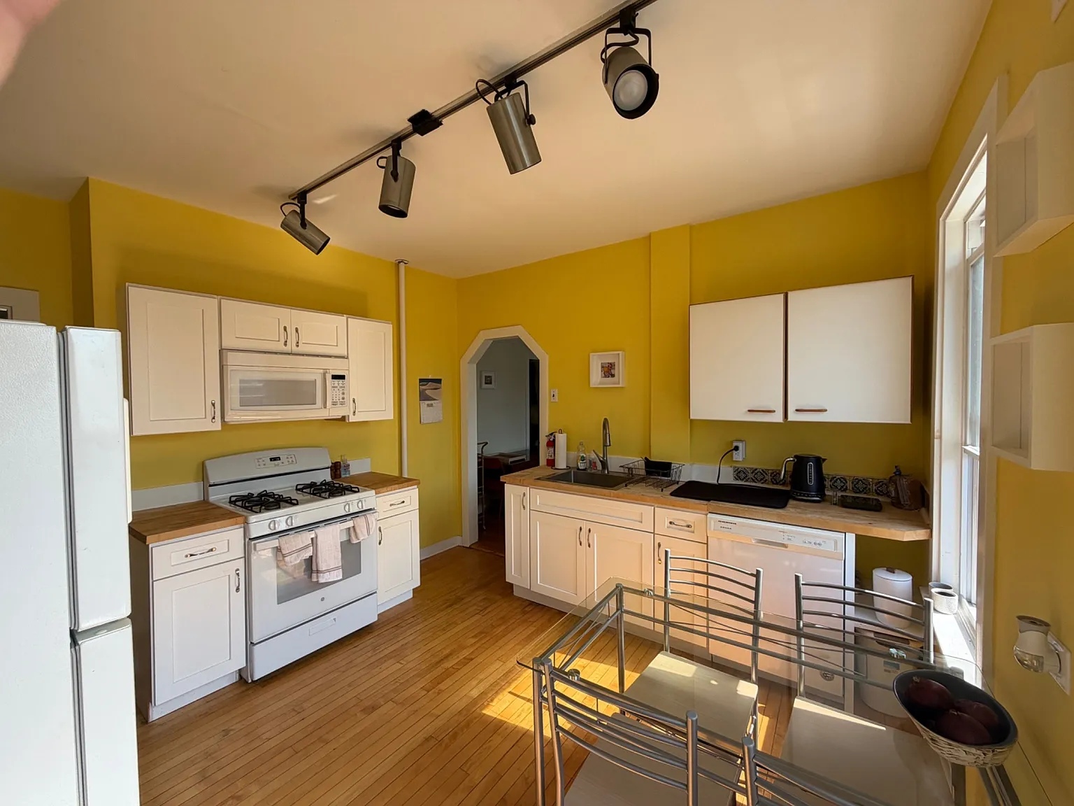 14 Glenwood Ave — Photo 3