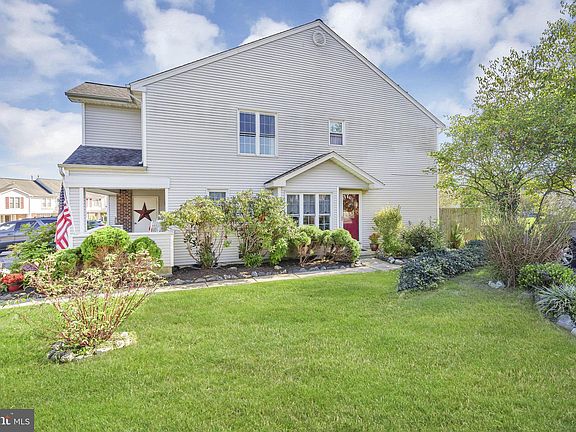 3rd image of 241 Lake Arrowhead Cir