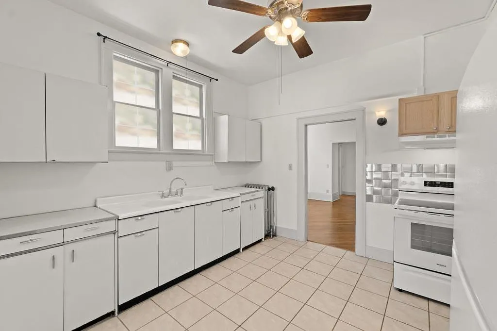 605 W 3rd St — Photo 1