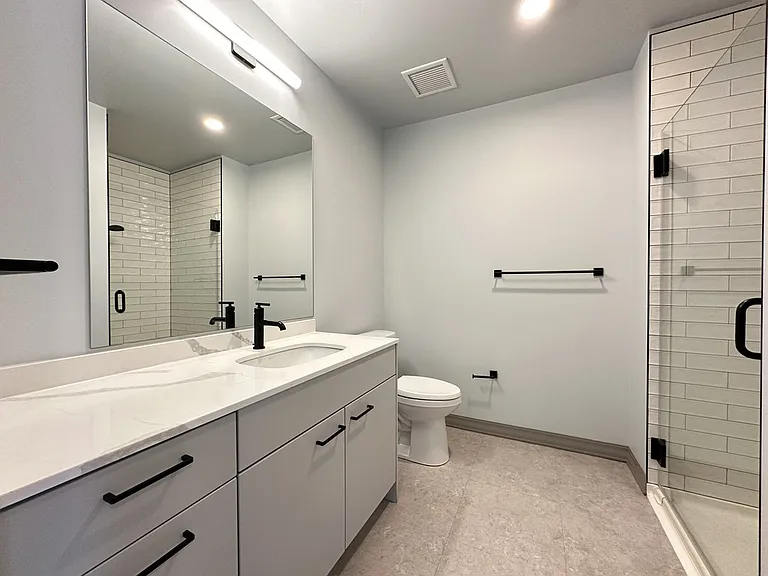 2155 N Elston Ave #17 — Photo 16