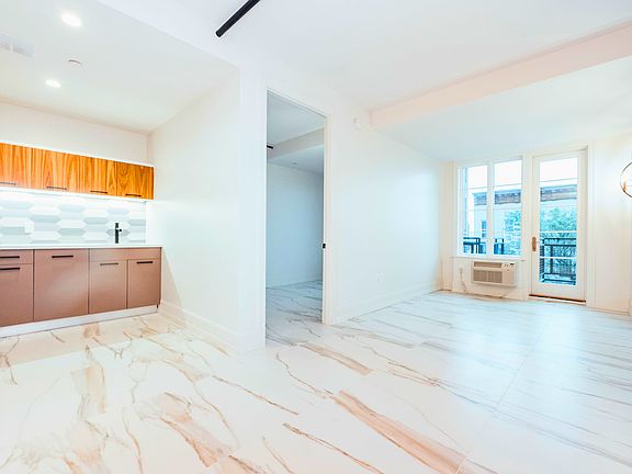 2nd image of 987 Willoughby Ave #4B