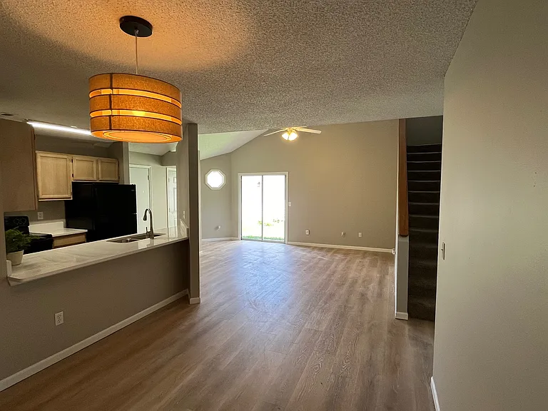 3930 Overland Dr — Photo 2