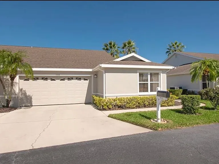 1608 Fairway Oaks Dr — Photo 2