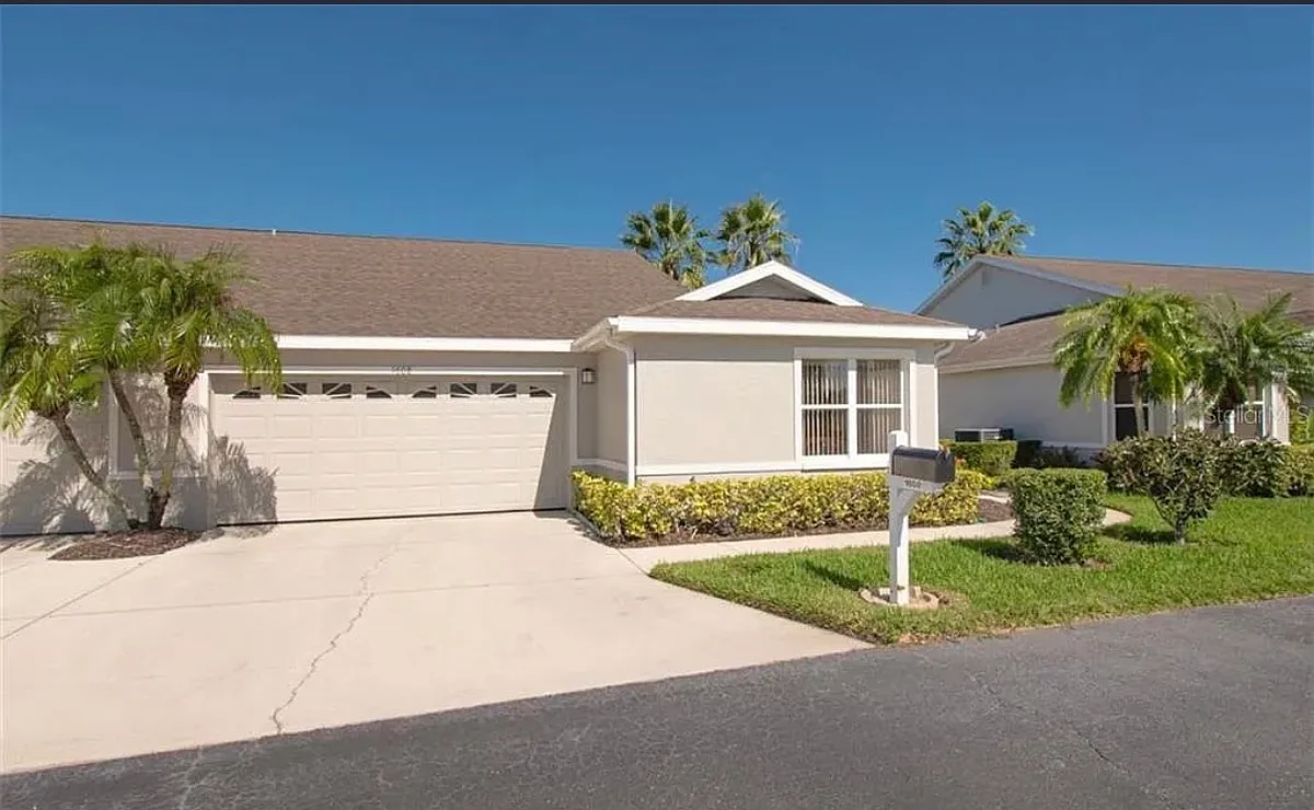 Building Photo - 1608 Fairway Oaks Dr