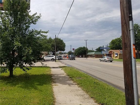 5th image of 332 N Grand Ave