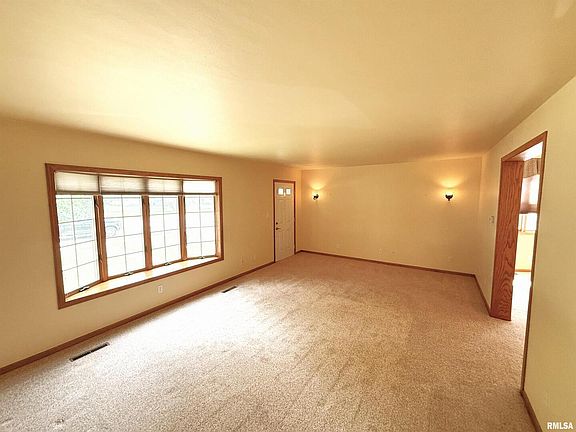 5th image of 330 N Main St