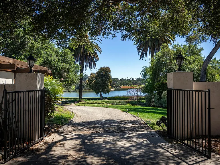 525 Las Palmas Dr — Photo 21