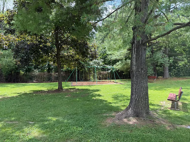 17 Dartmouth Ave #2A — Photo 15