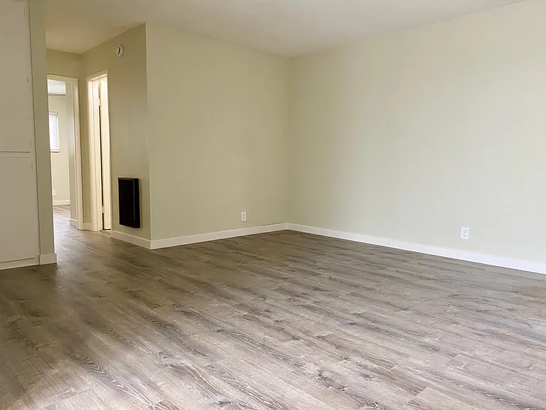 4002 Howard Ave #8 — Photo 6