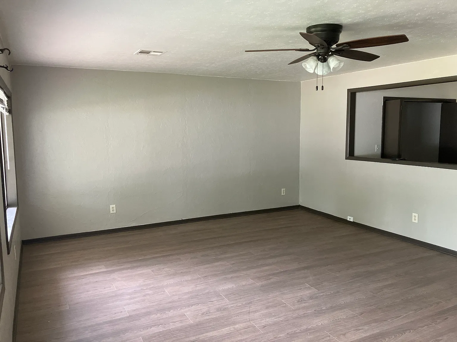 3 bed, 1200 sqft, $1,300 — Photo 2