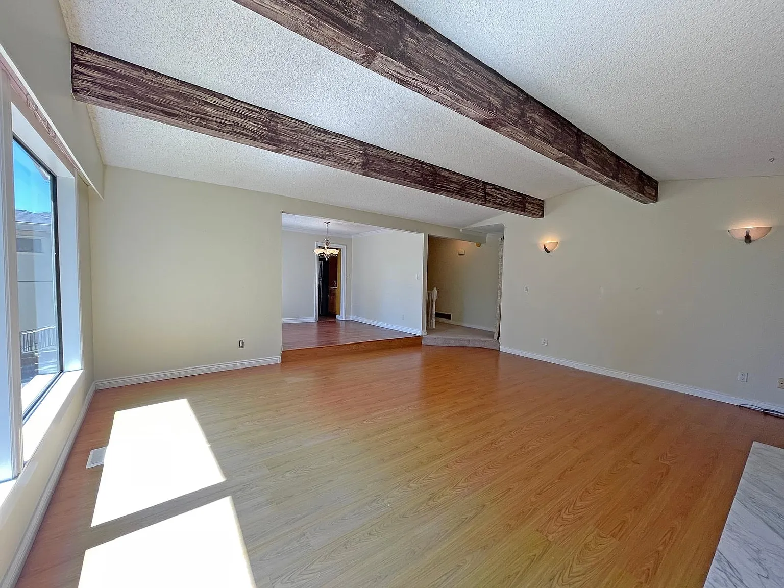 5 bed, 2300 sqft, $4,200 — Photo 3