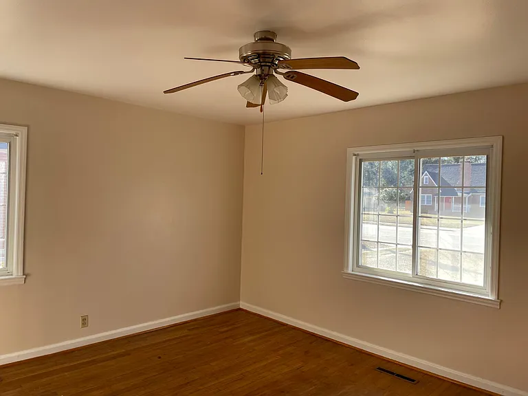 502 E Barnard St — Photo 5