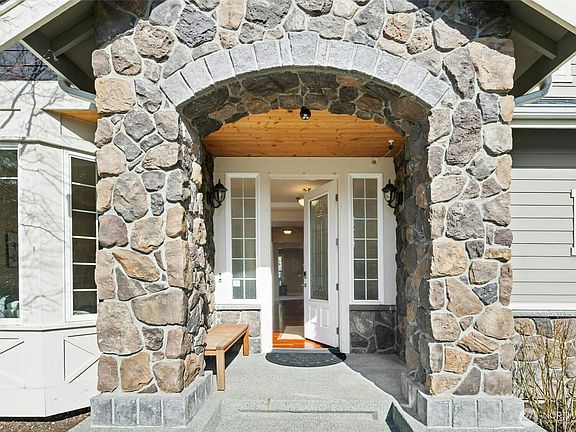 4th image of 2302 NE 28th Street