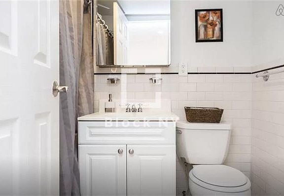 5th image of 279 Mott St APT 4R