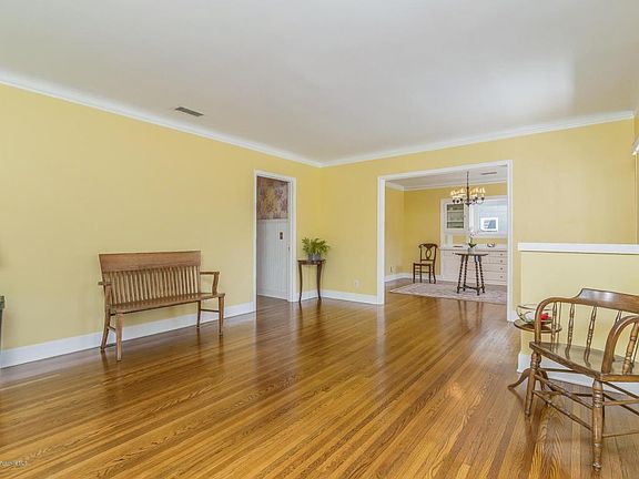 4th image of 1675 Oakdale St