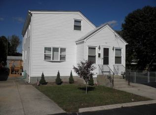 72 Charlotte St, North Providence, RI 02904