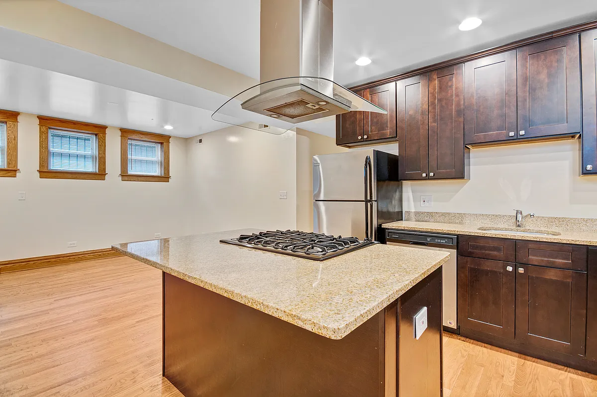 Building Photo - 3153 N Hudson Ave #G