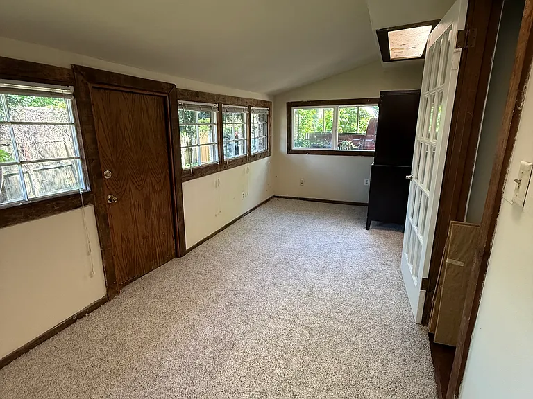 1411 1/2 S Florence Pl — Photo 4