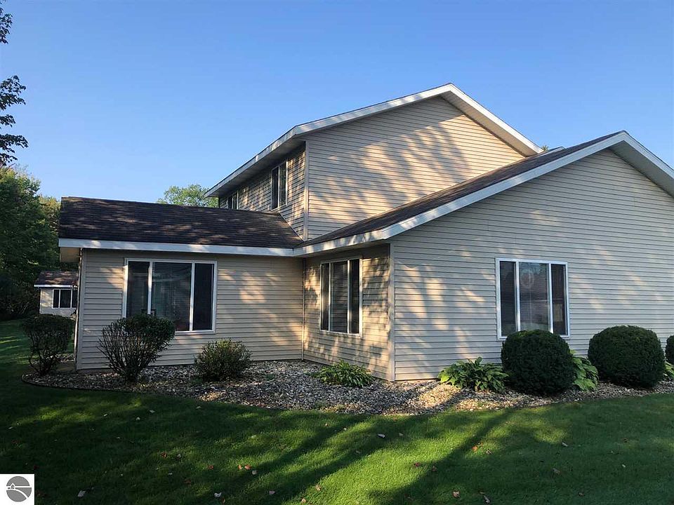 1st image of 340 Woodside Cir