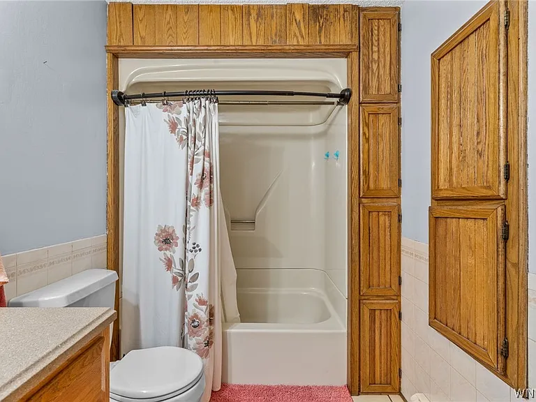114 Flohr Ave — Photo 16