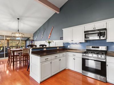 303 Deerpath E #B, Fontana, WI, 53125