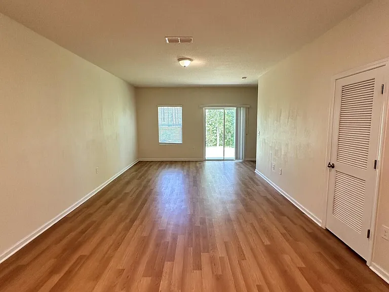 199 Scotch Pebble Dr — Photo 3