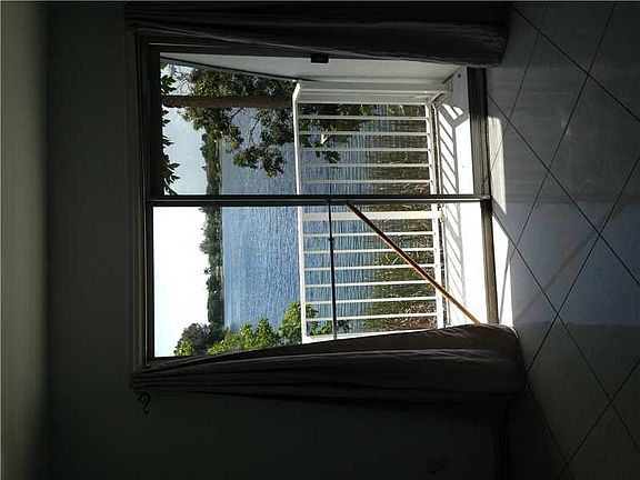 4th image of 4116 SW 61st Ave #11