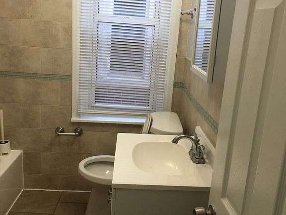 4th image of 402 S 43rd St #2R