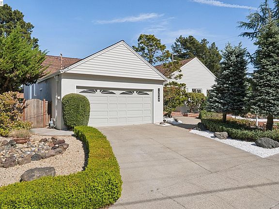 2nd image of 13048 Brookpark Rd