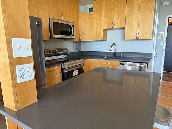 2nd image of 360 W Wellington Ave