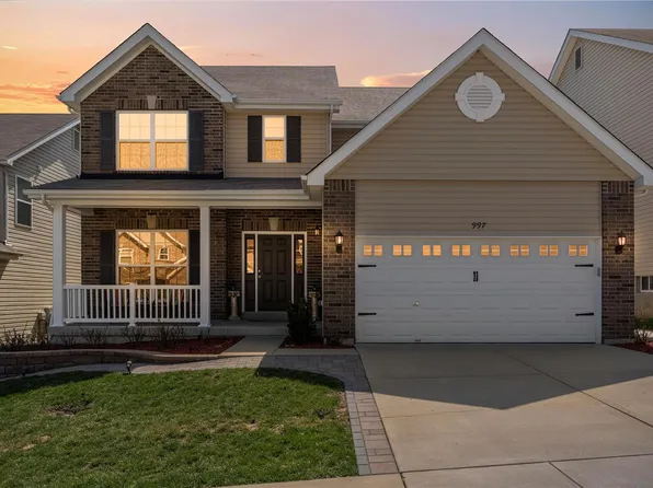 997 Meramec Grove Dr, Ballwin, MO 63021