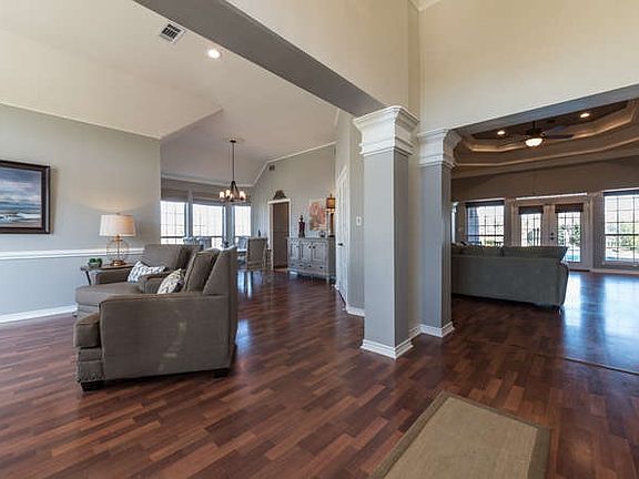 5th image of 3835 Bay Hill Cir