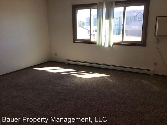 3rd image of 1612 Prairie Ave APT 16
