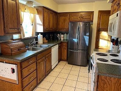 3rd image of 100 Hilltop Dr