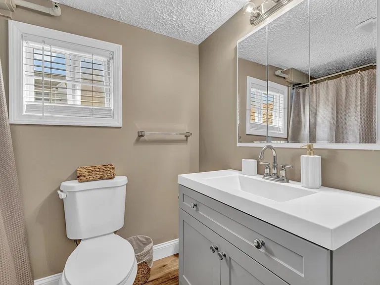 174 East Grand Avenue - Cottage — Photo 20