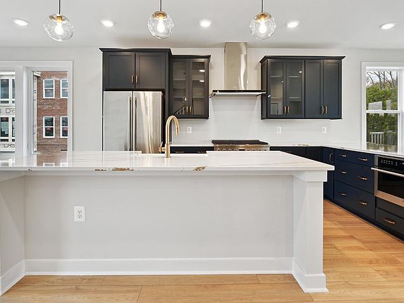 4th image of 3589 Aster St